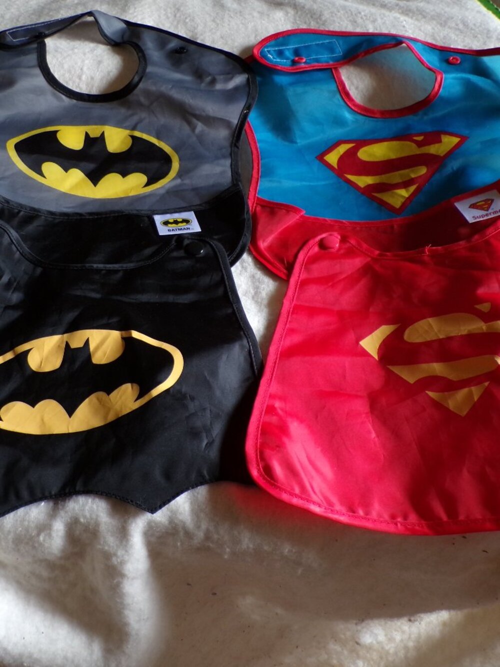 Bumkins DC Comics SuperBibs Batman and Superman Complete with Capes